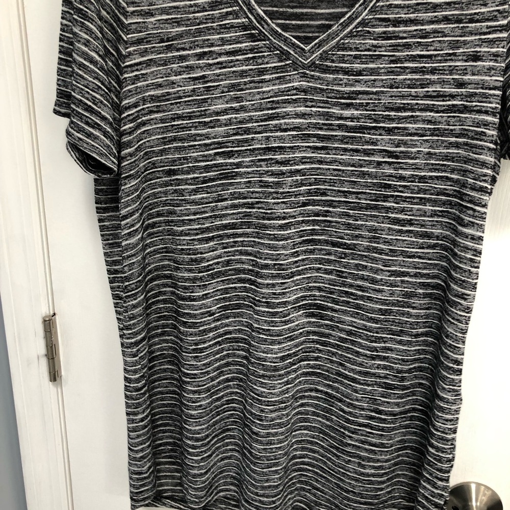 Athleta Charcoal Stripe Scoop V-Neck Short Sleeve Breezy Tee Top Size Large - Picture 5 of 15